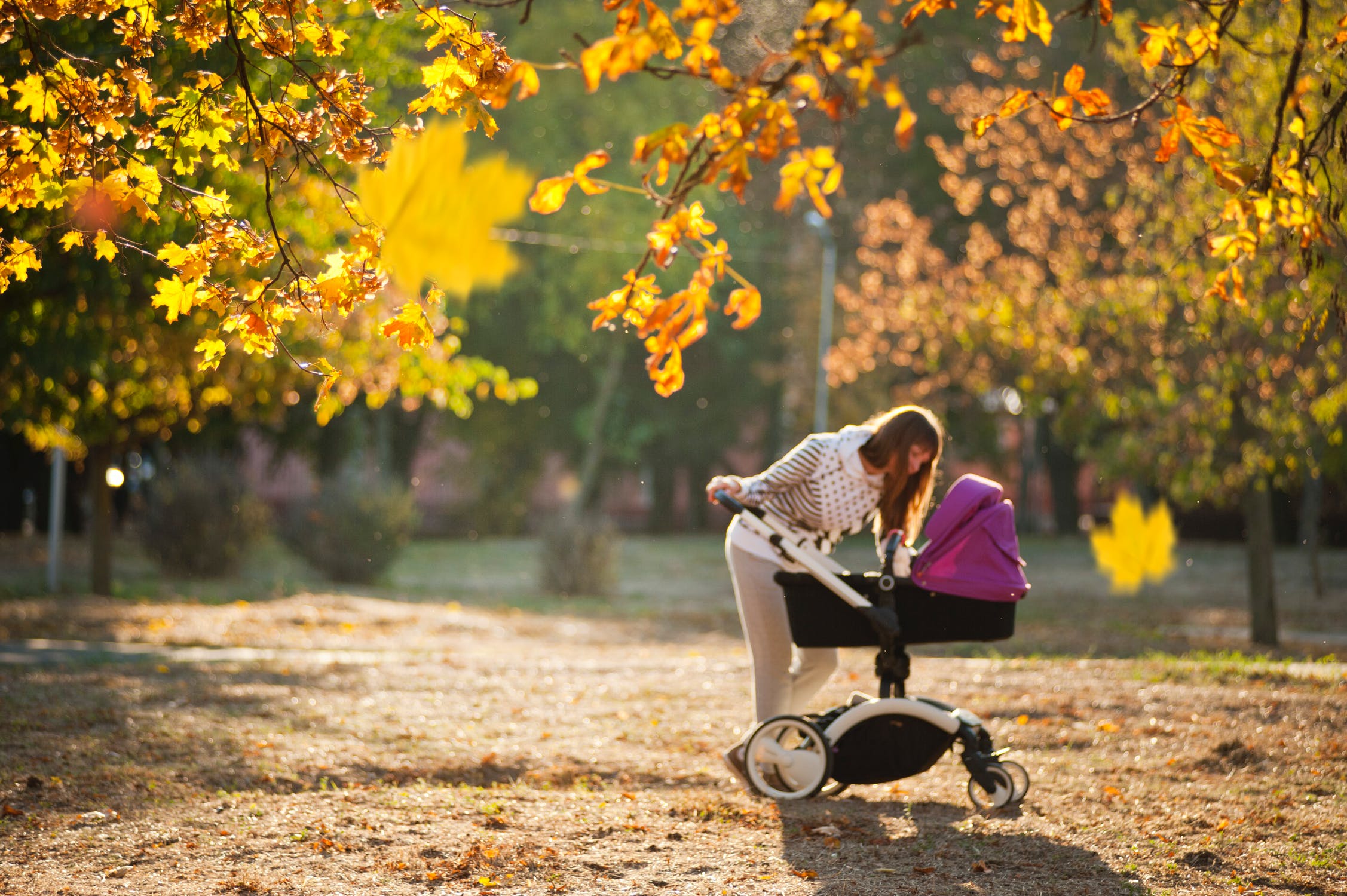 Poussette, siège auto : comment transporter bébé ?