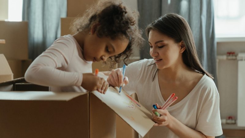 Comment faire participer ses enfants à un déménagement ?