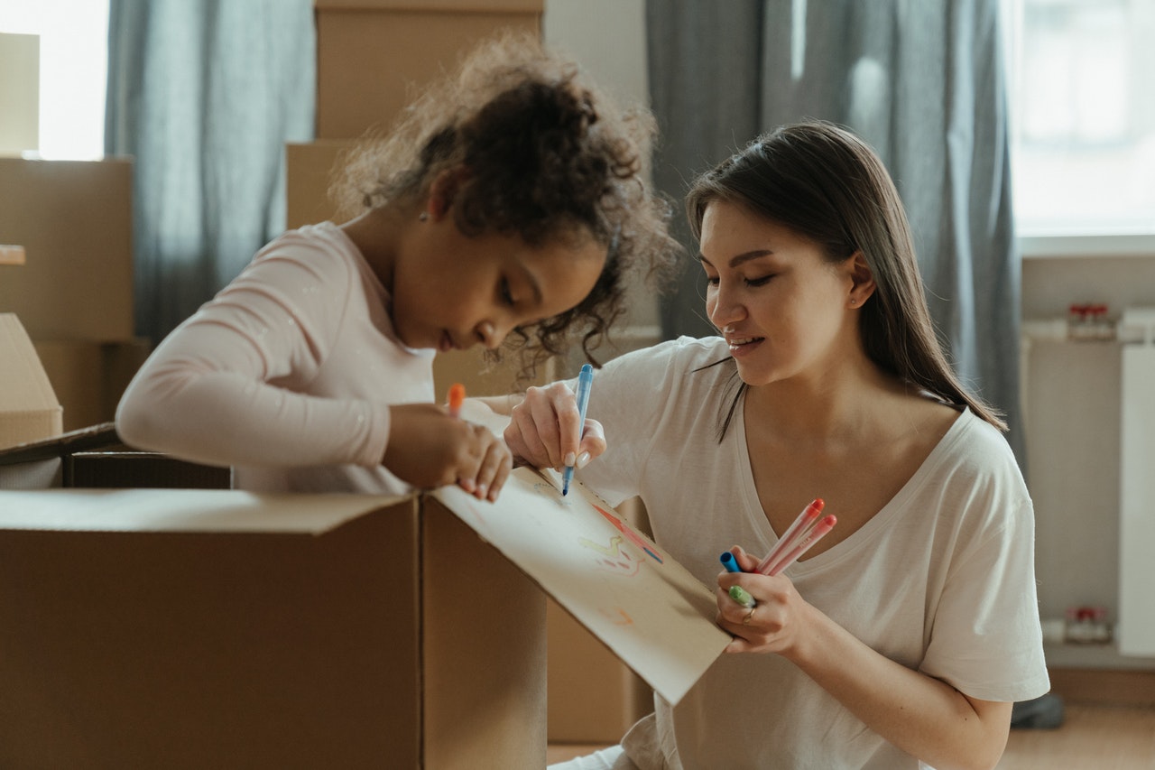 Comment faire participer ses enfants à un déménagement ?