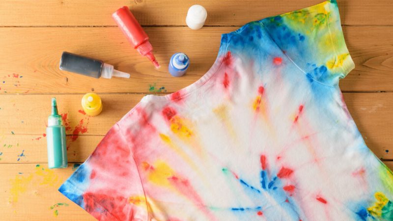 Atelier teinture : customiser des vêtements avec les enfants