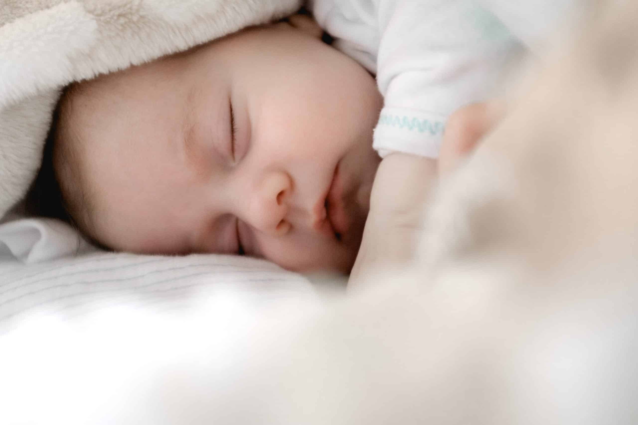 Comment soulager un bébé enrhumé la nuit ?